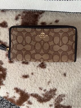 Coach Brown Signature Canvas Zip Around Card Holder with Gold Logo